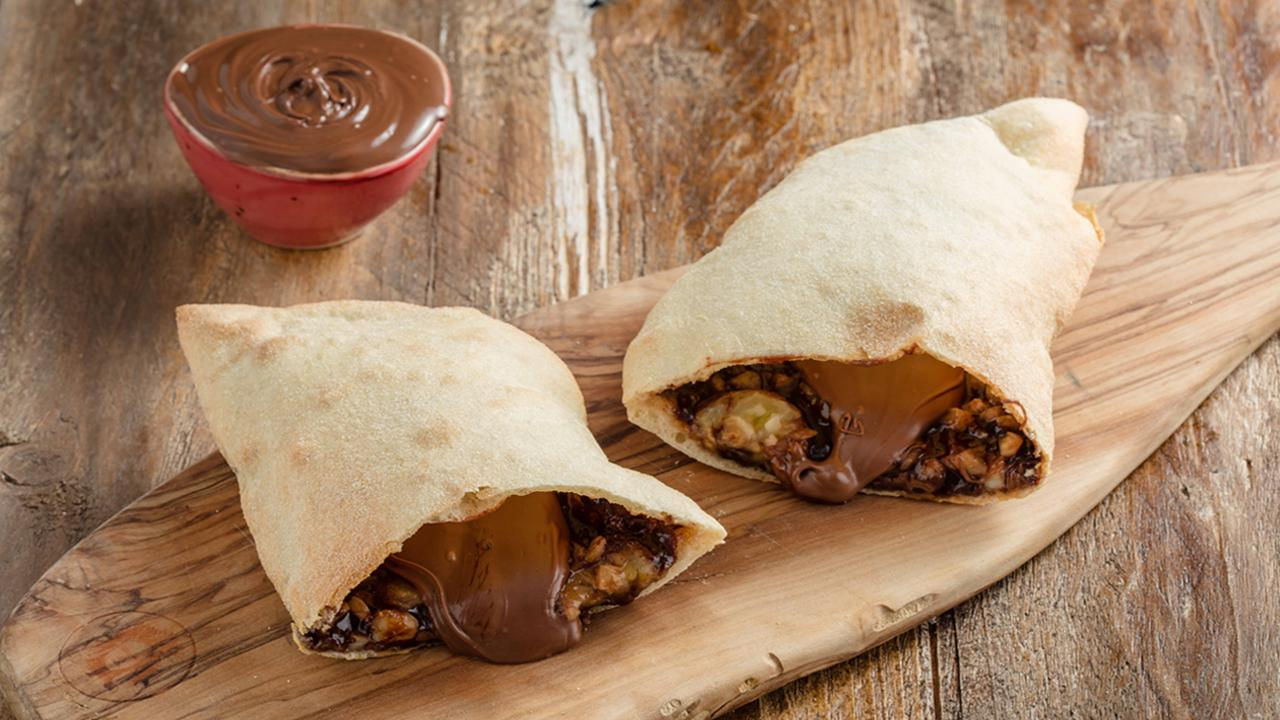 Çikolatalı Pizza - Çikolatalı Pizza Tarifi - Çikolatalı Pizza Nasıl Yapılır?