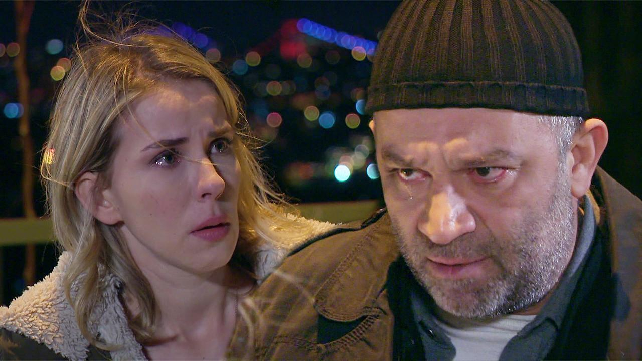 Hüsnü ölürse yanına bir mezar da bana kazın!