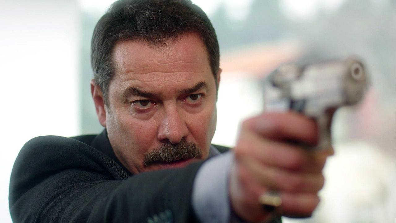 Agah, Şeniz'in kendisini aldattığını öğreniyor!