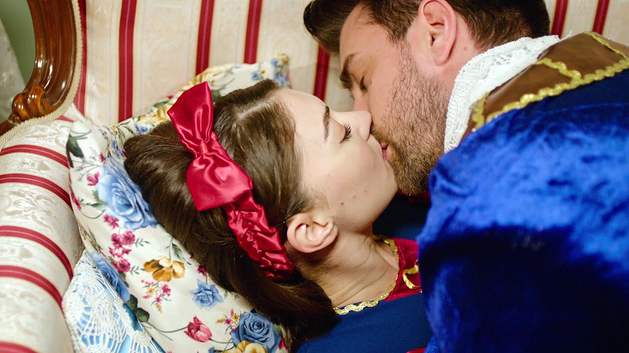 Ve prens, prensesi öper!