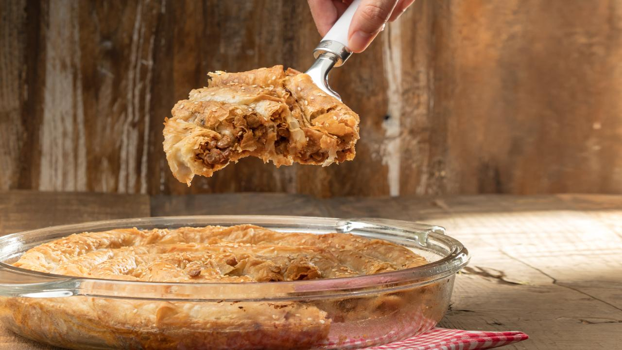Mercimekli Börek - Mercimekli Börek Tarifi - Mercimekli Börek Nasıl Yapılır?