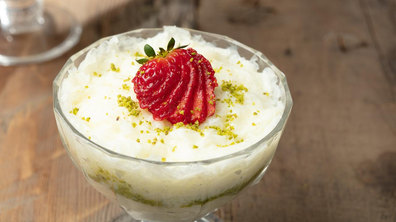 İrmikli Fıstıklı Güllaç Kup - İrmikli Fıstıklı Güllaç Kup Tarifi - İrmikli Fıstıklı Güllaç Kup Nasıl Yapılır?