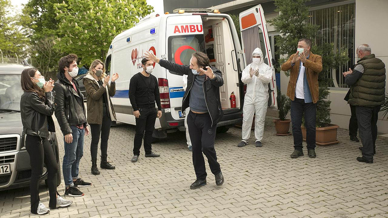 Hüsnü koronavirüsü yendi!