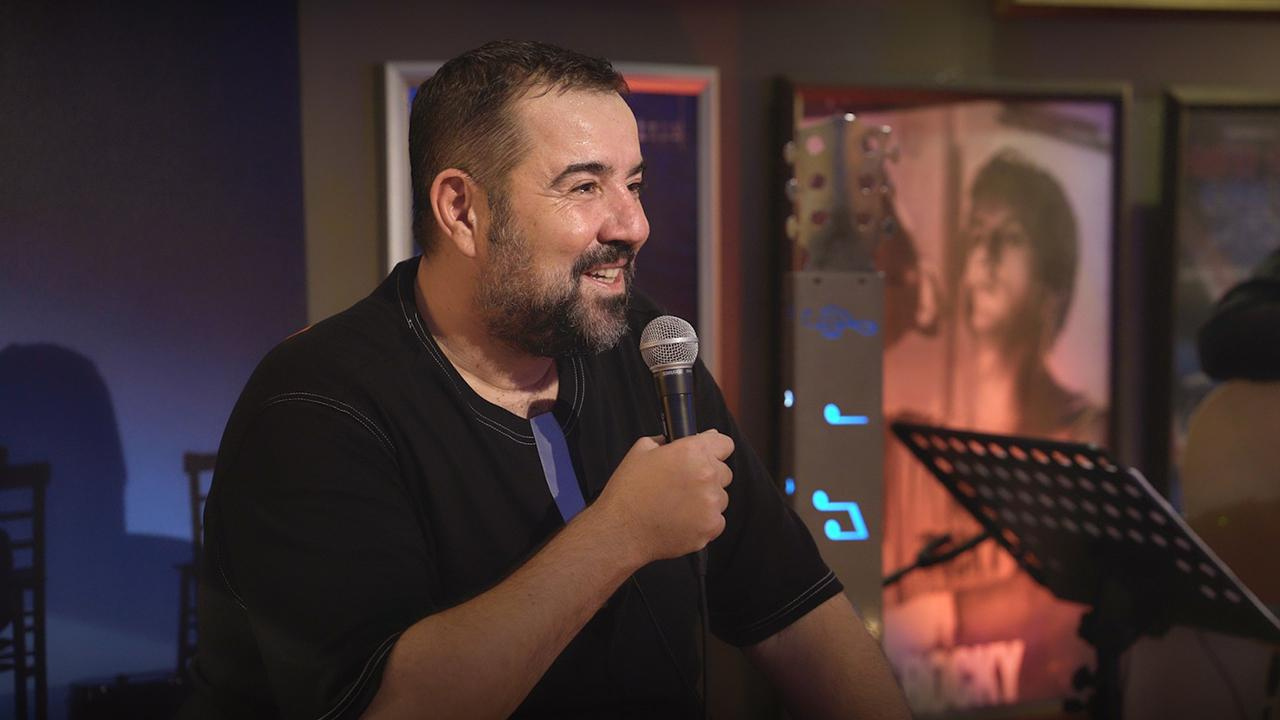 Çok Akustik 1. Bölüm Fotoğrafları - Ata Demirer 