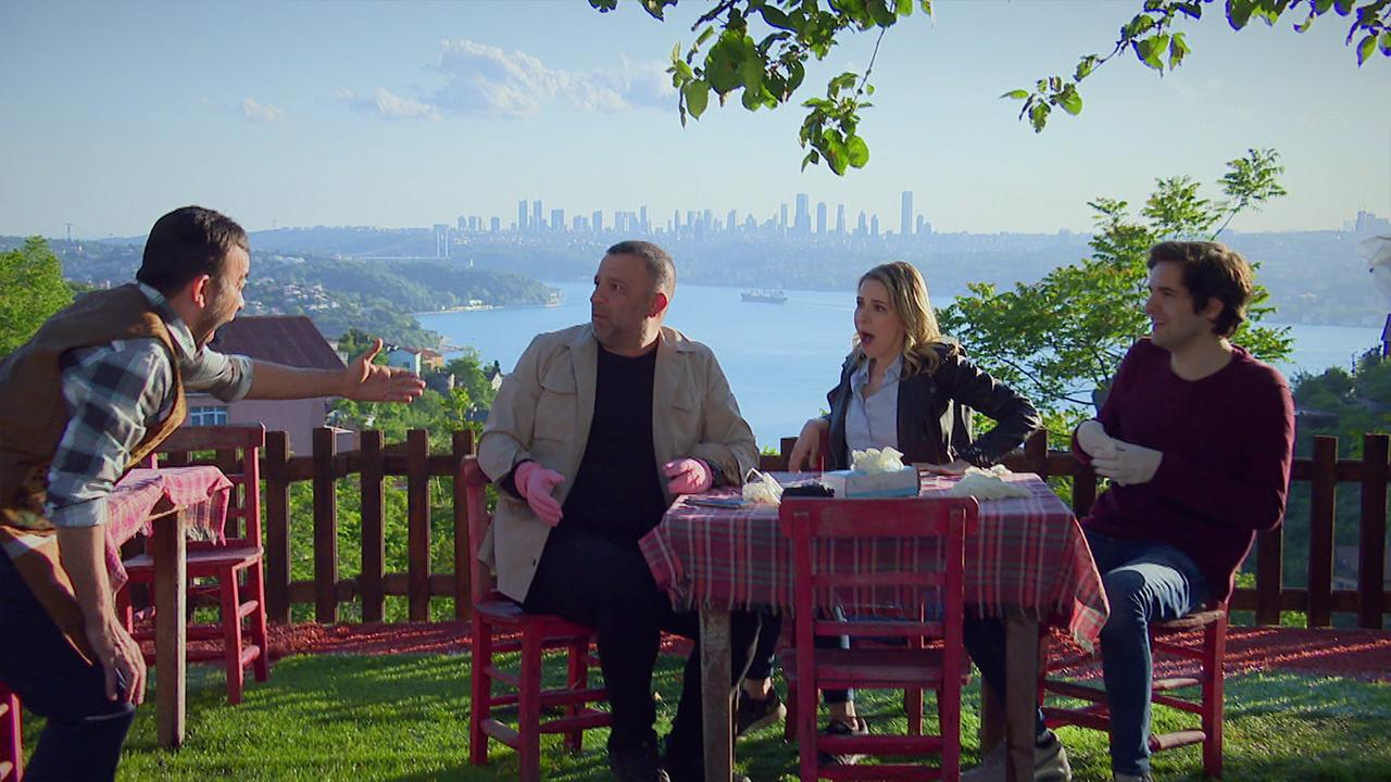 Koca Mesut'a pembe eldiven!