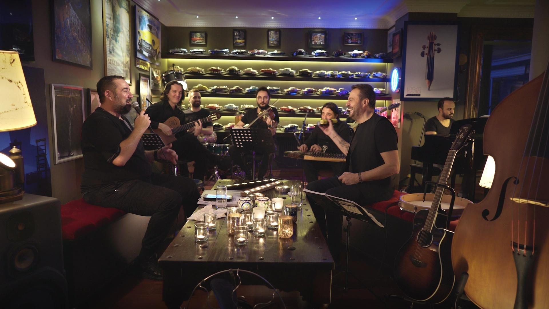 Çok Akustik’te kahkaha tufanı!