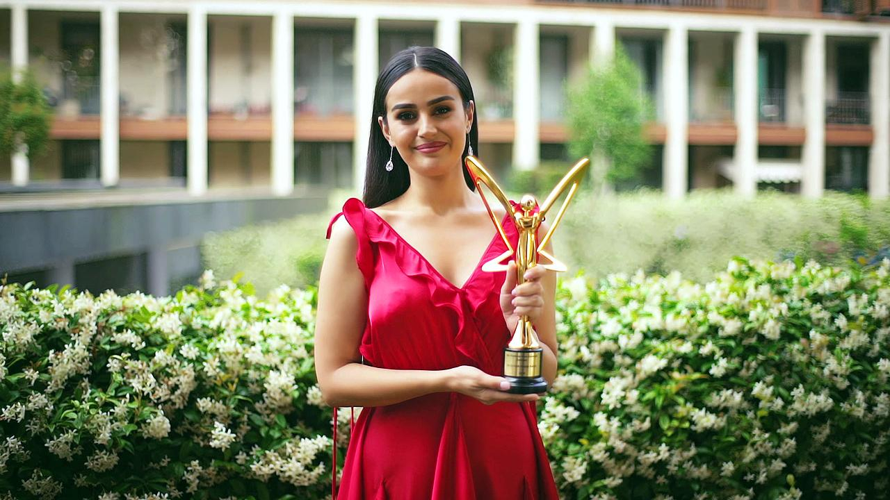 En İyi Halk Müziği Kadın Şarkıcı - Elif Buse Doğan 