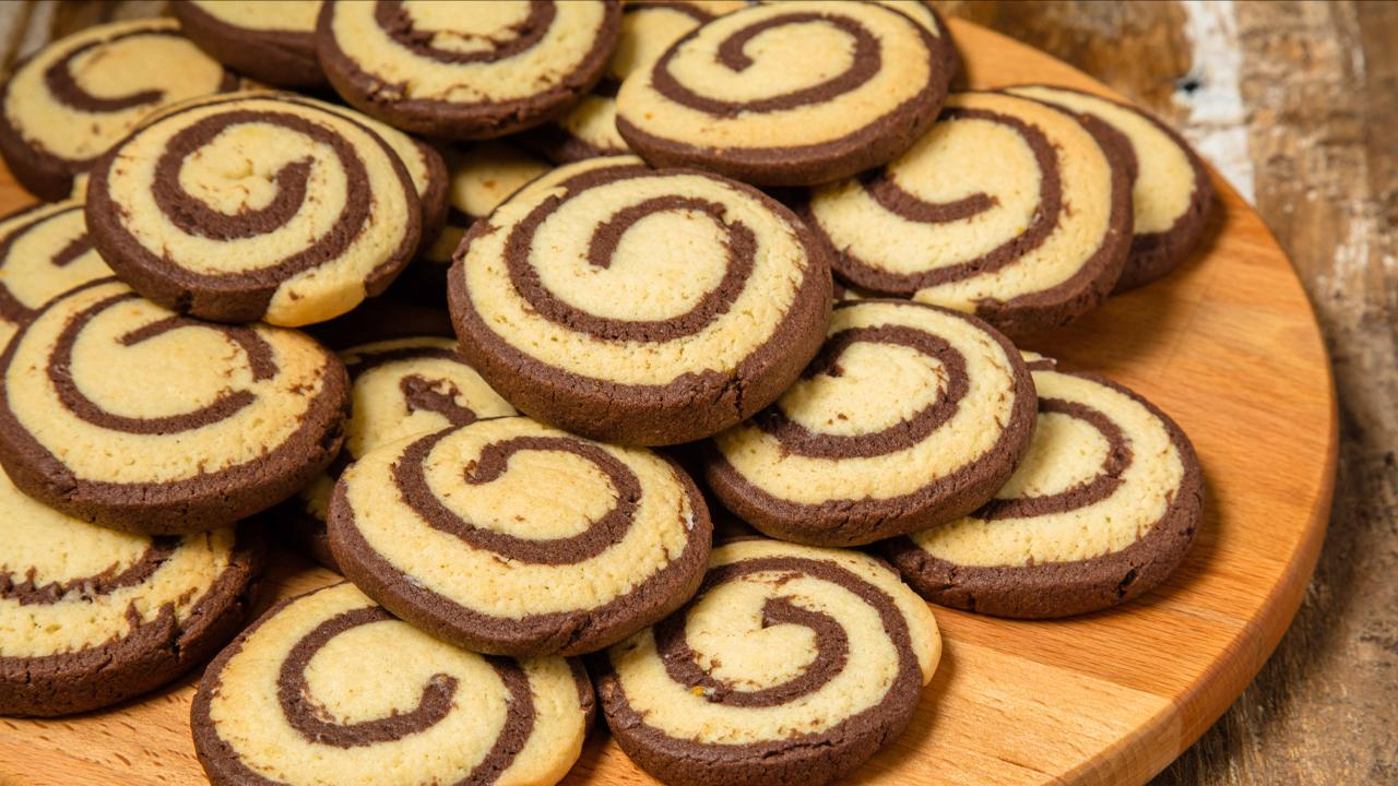 Çift Renkli Kurabiye - Çift Renkli Kurabiye Tarifi - Çift Renkli Kurabiye Bisküvi Nasıl Yapılır?