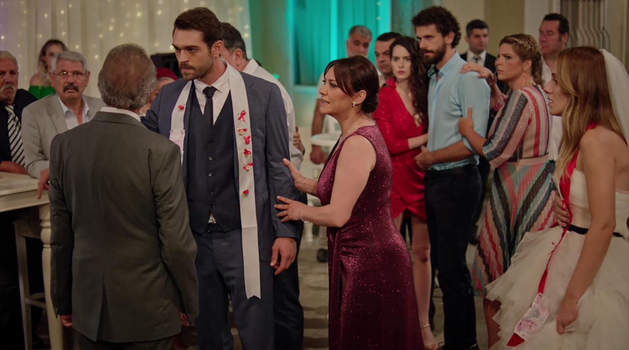 Ateş, babasının karşısına dikiliyor!