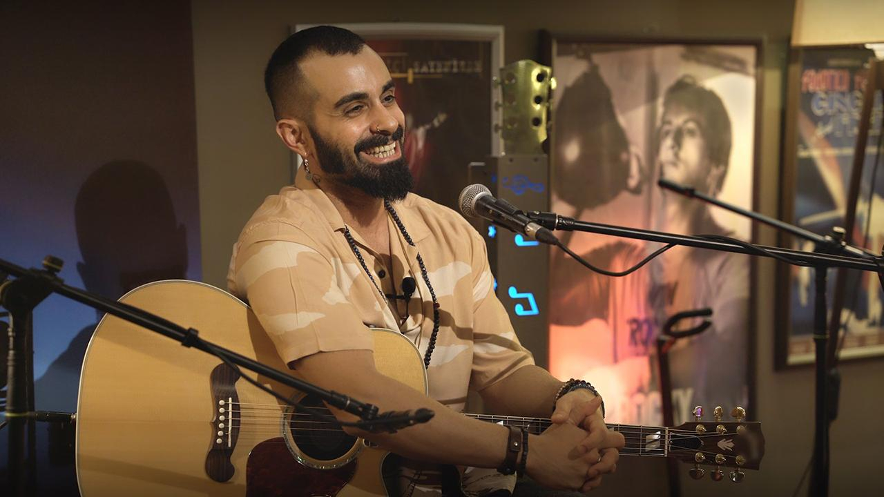 Çok Akustik’in bu haftaki konuğu Gökhan Türkmendi!