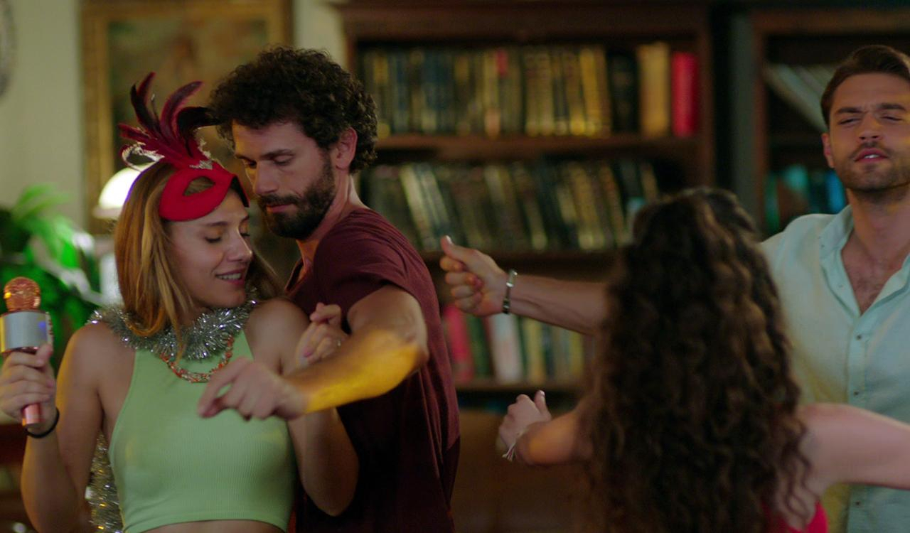 Çatı Katı Aşk 8. Bölüm Fragmanı 