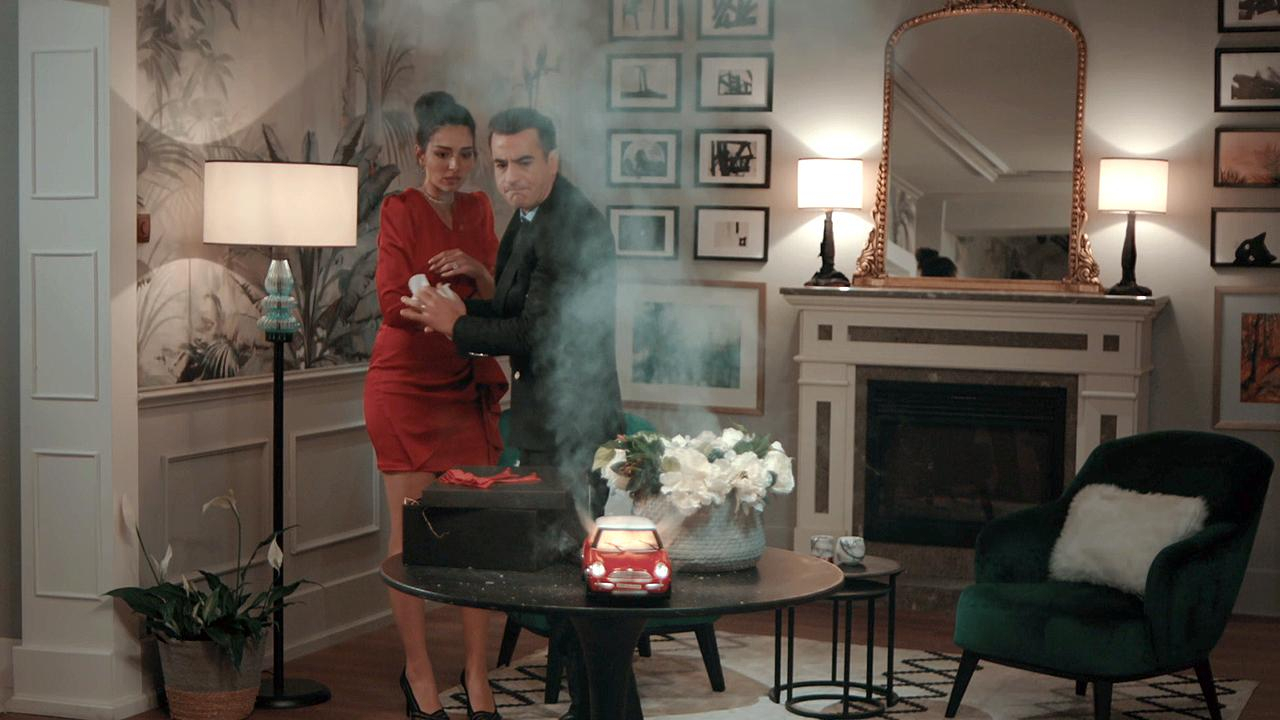 Yasemin'e korku dolu hediye paketi!