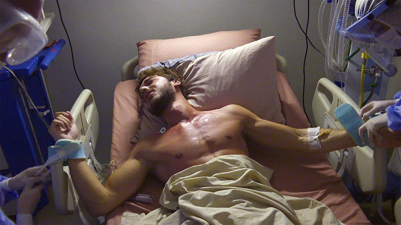 Deliryuma giren Tekin sedyeye bağlandı!