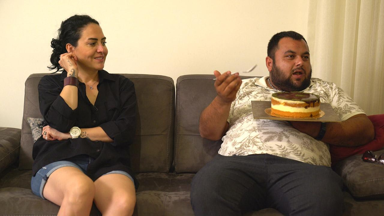 Talip Bey, bütün bir pastayı yemeğe kalktı ve tepki gördü!