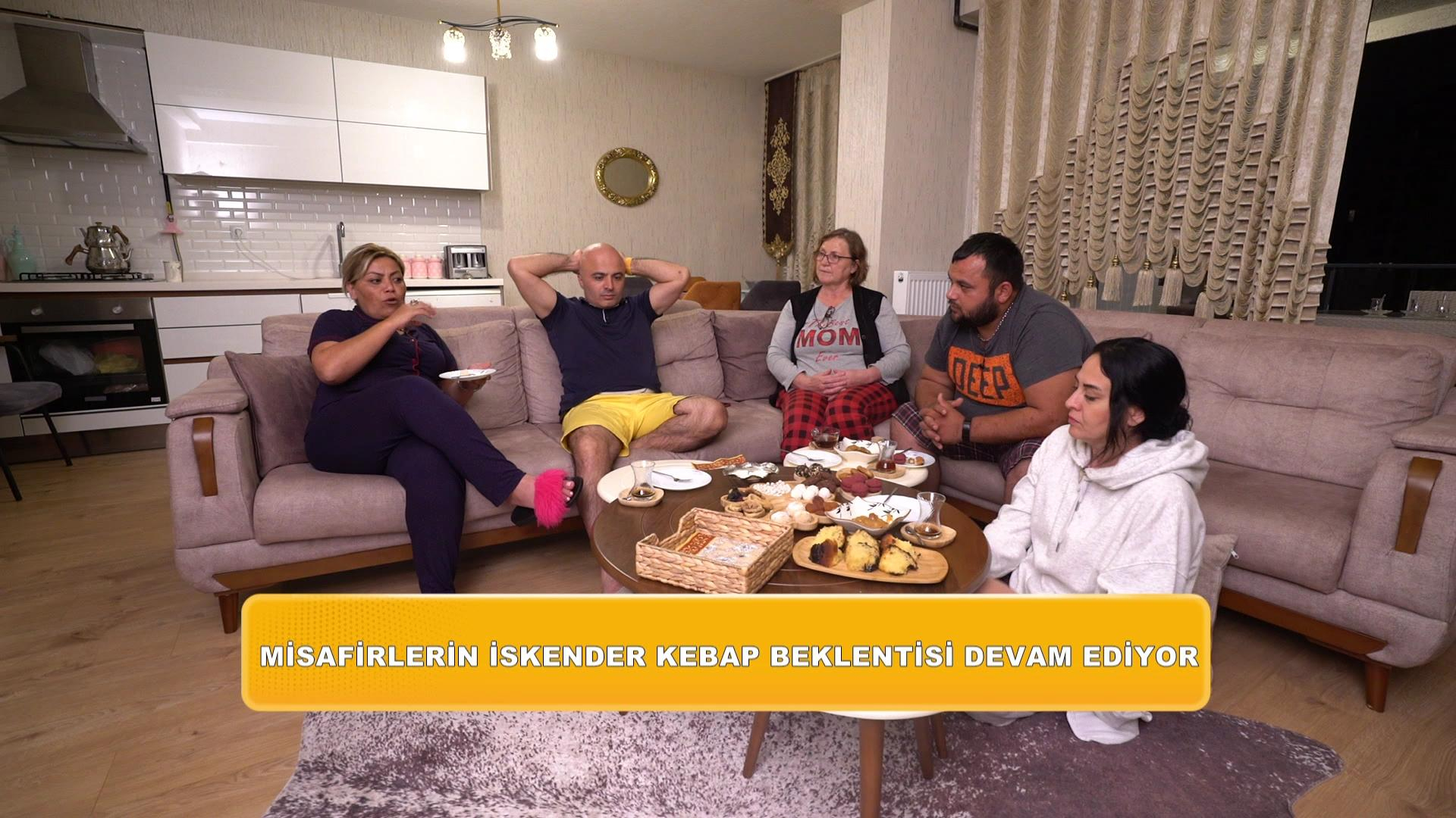 Misafirler ve ev sahibi arasında büyük gerginlik!