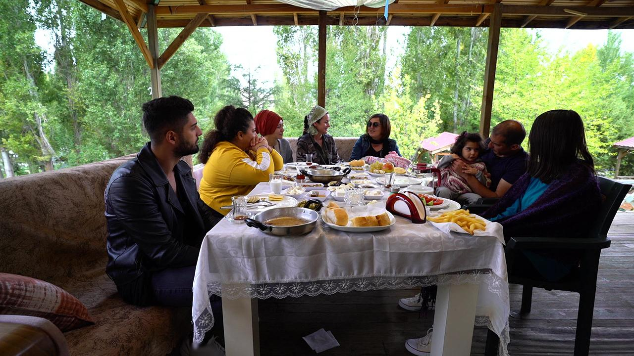 Yatıya Misafirim Var 14. Bölüm / 17.12.2020