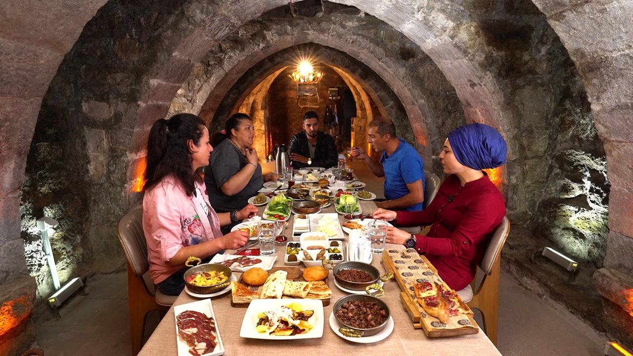 Yatıya Misafirim Var 15. Bölüm / 18.12.2020