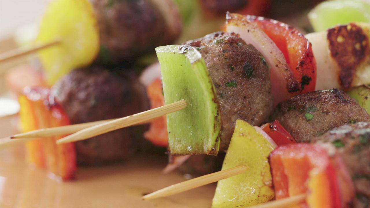 Hellimli Şiş Köfte Tarifi - Hellimli Şiş Köfte Nasıl Yapılır?