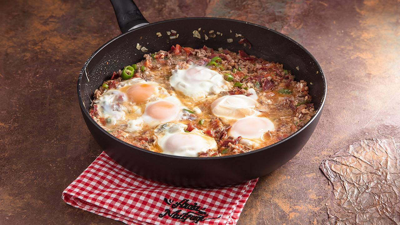 Kıymalı Pastırmalı Yumurta Tarifi - Kıymalı Pastırmalı Yumurta Nasıl Yapılır?