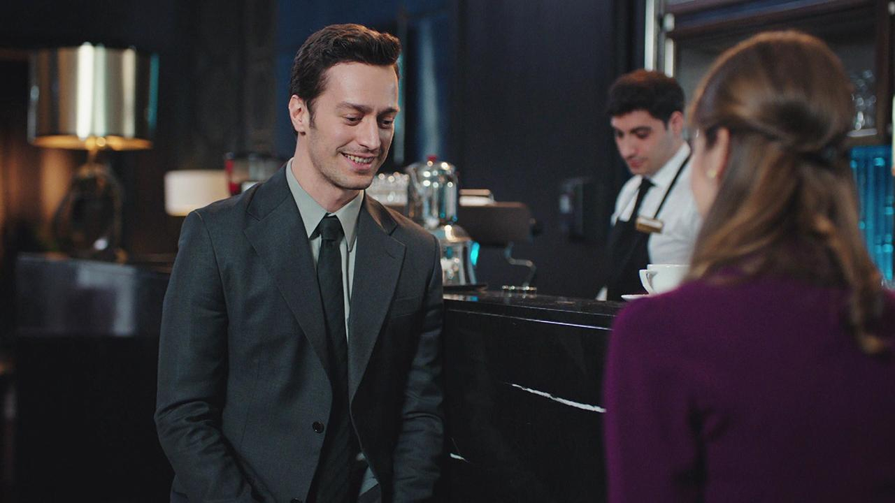 Sen hep böyle gül bana yeter!