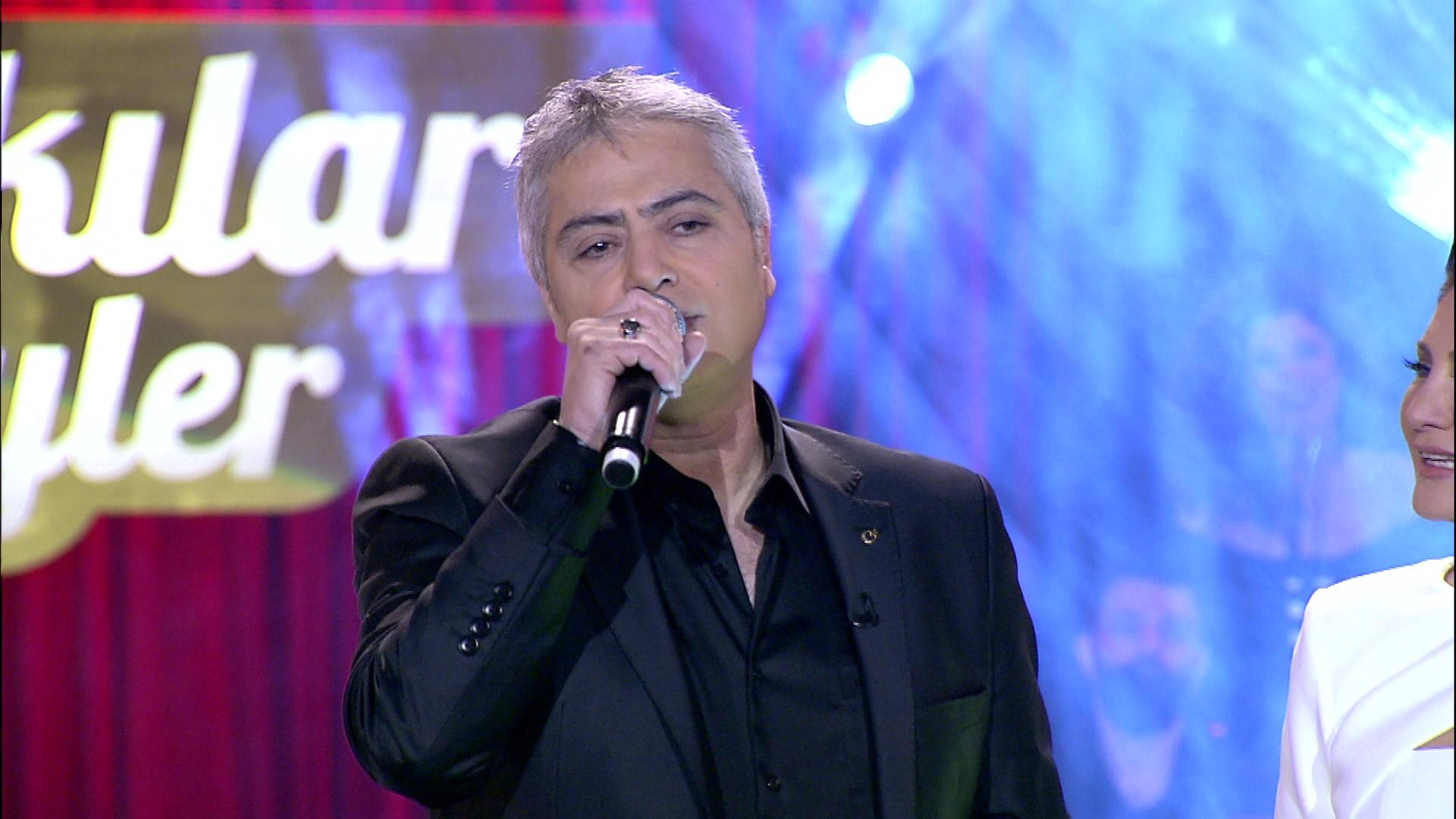 Cengiz Kurtoğlu'ndan "Duyanlara Duymayanlara" Performansı