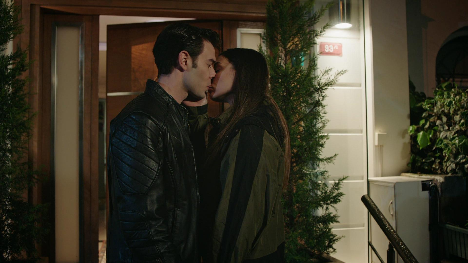 Zeynep ve Emre aşkı filizlendi!