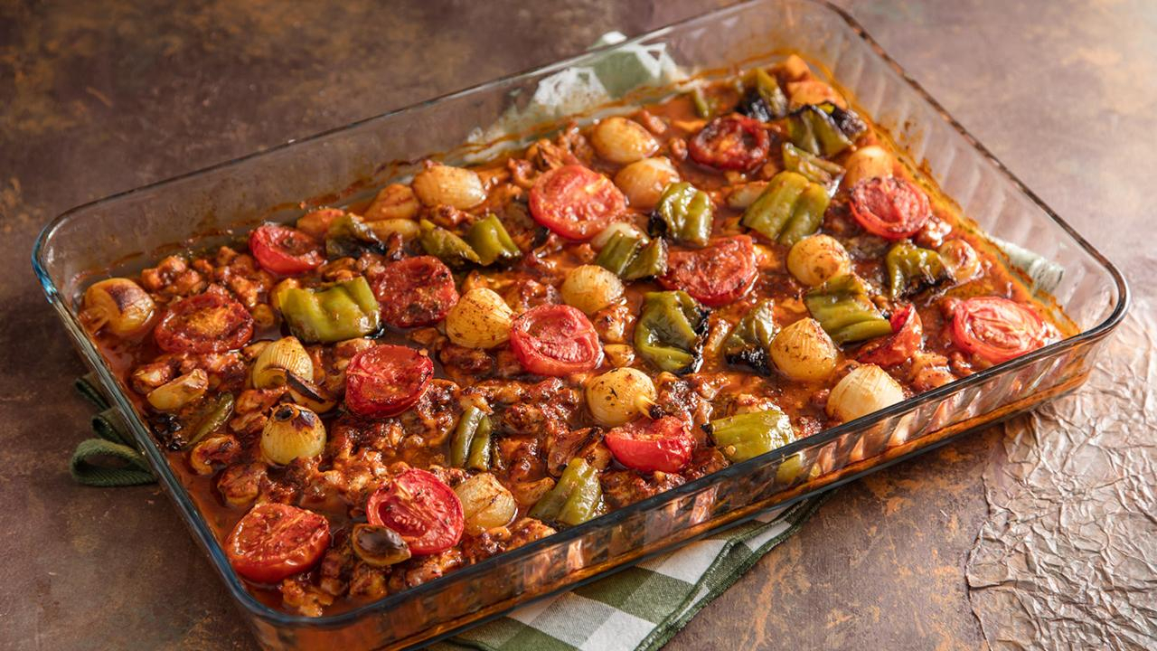 Tavuklu Tepsi Kebabı Tarifi - Tavuklu Tepsi Kebabı Nasıl Yapılır?