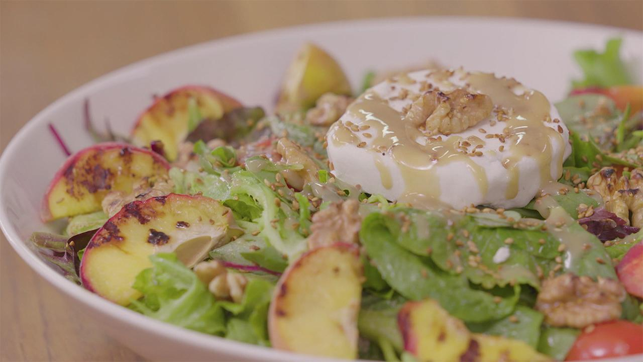 Şeftalili Keçi Peynirli Salata Tarifi - Şeftalili Keçi Peynirli Salata Nasıl Yapılır?