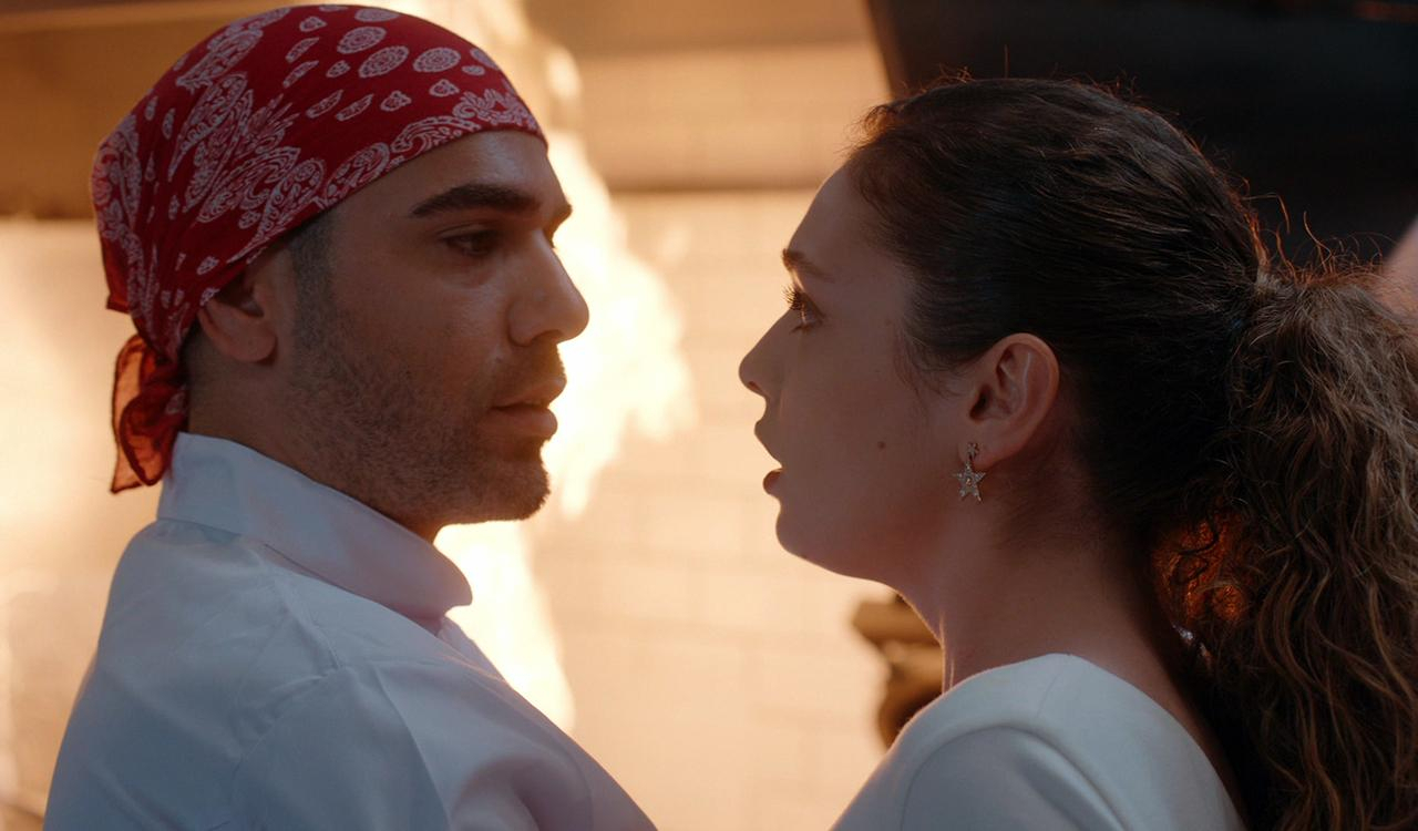 Naz’ın aklını karıştıran yakınlaşma!