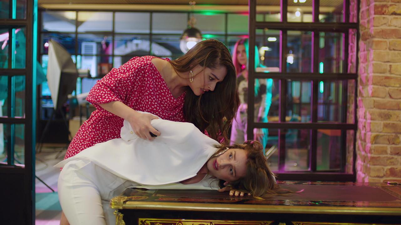 Ada, Tuğçe'yi rehin alıyor!