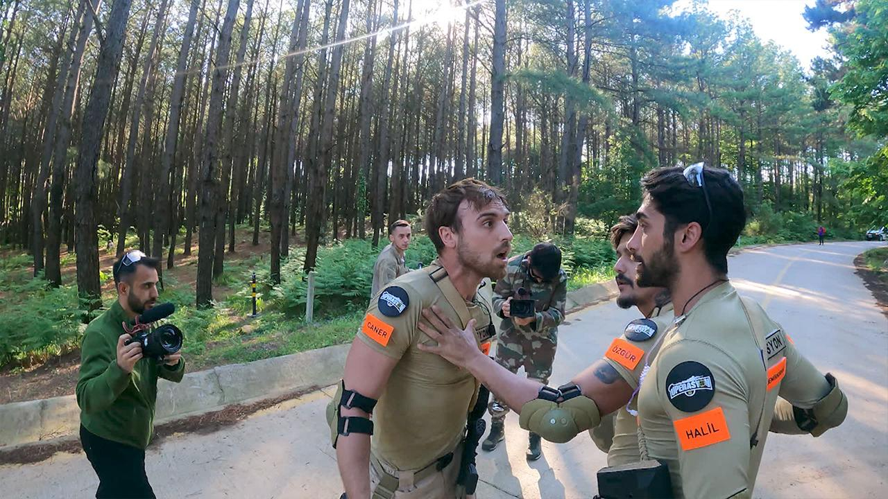 Tan Takımı birbirine girdi!