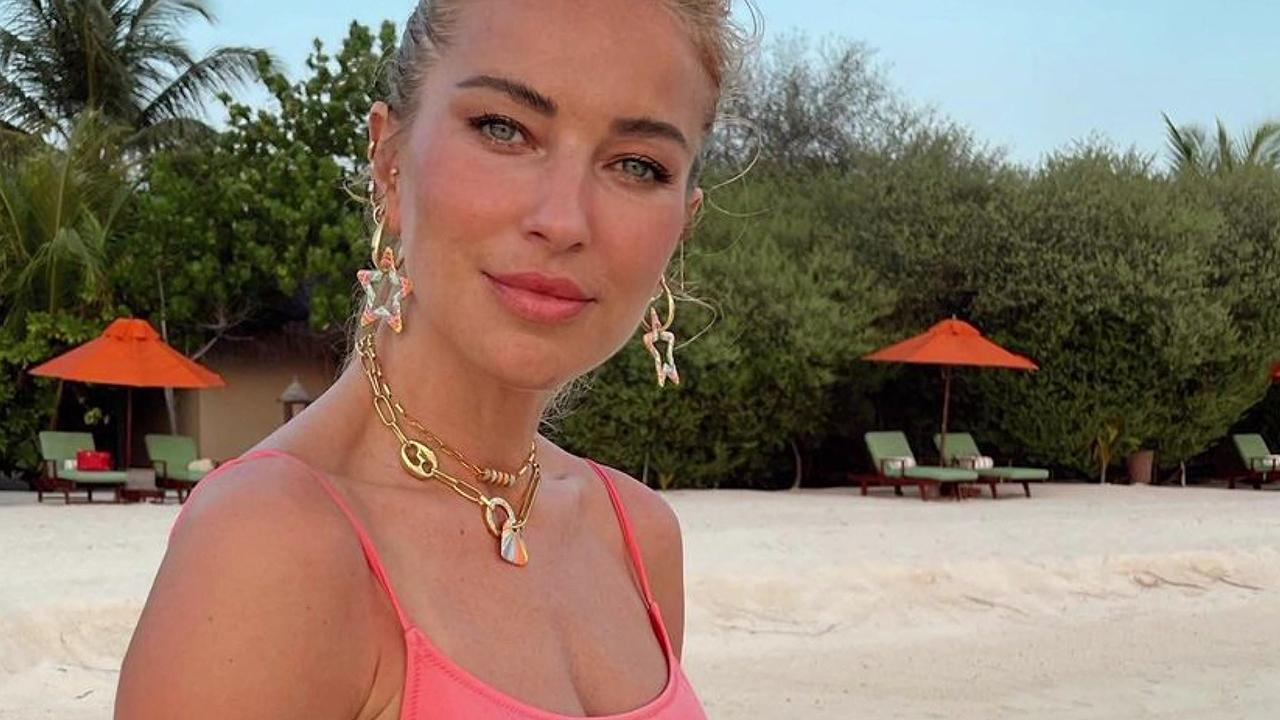 Magazin D Pazar Fragmanı - Burcu Esmersoy