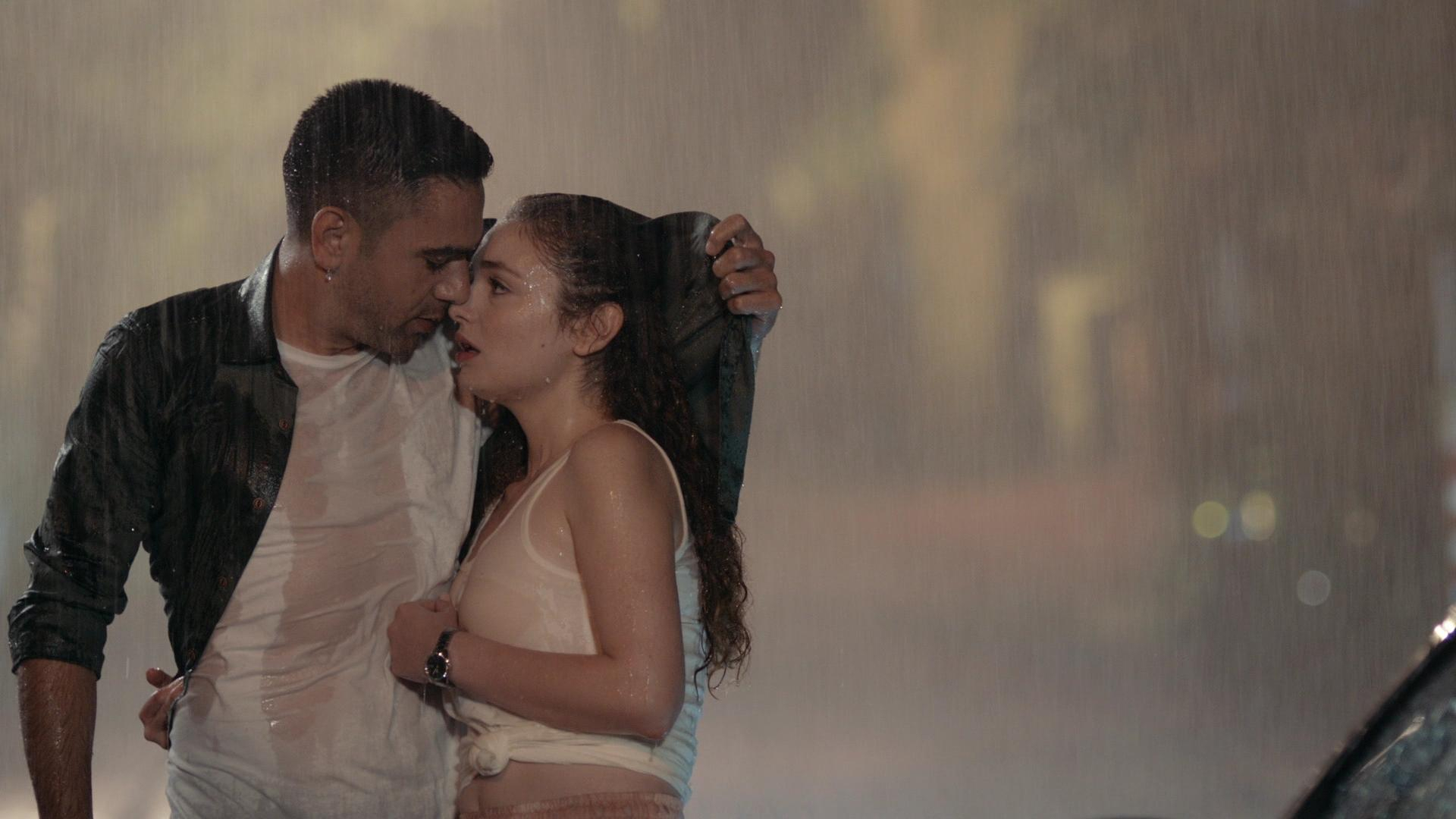 Yağmur altında romantizm rüzgarları