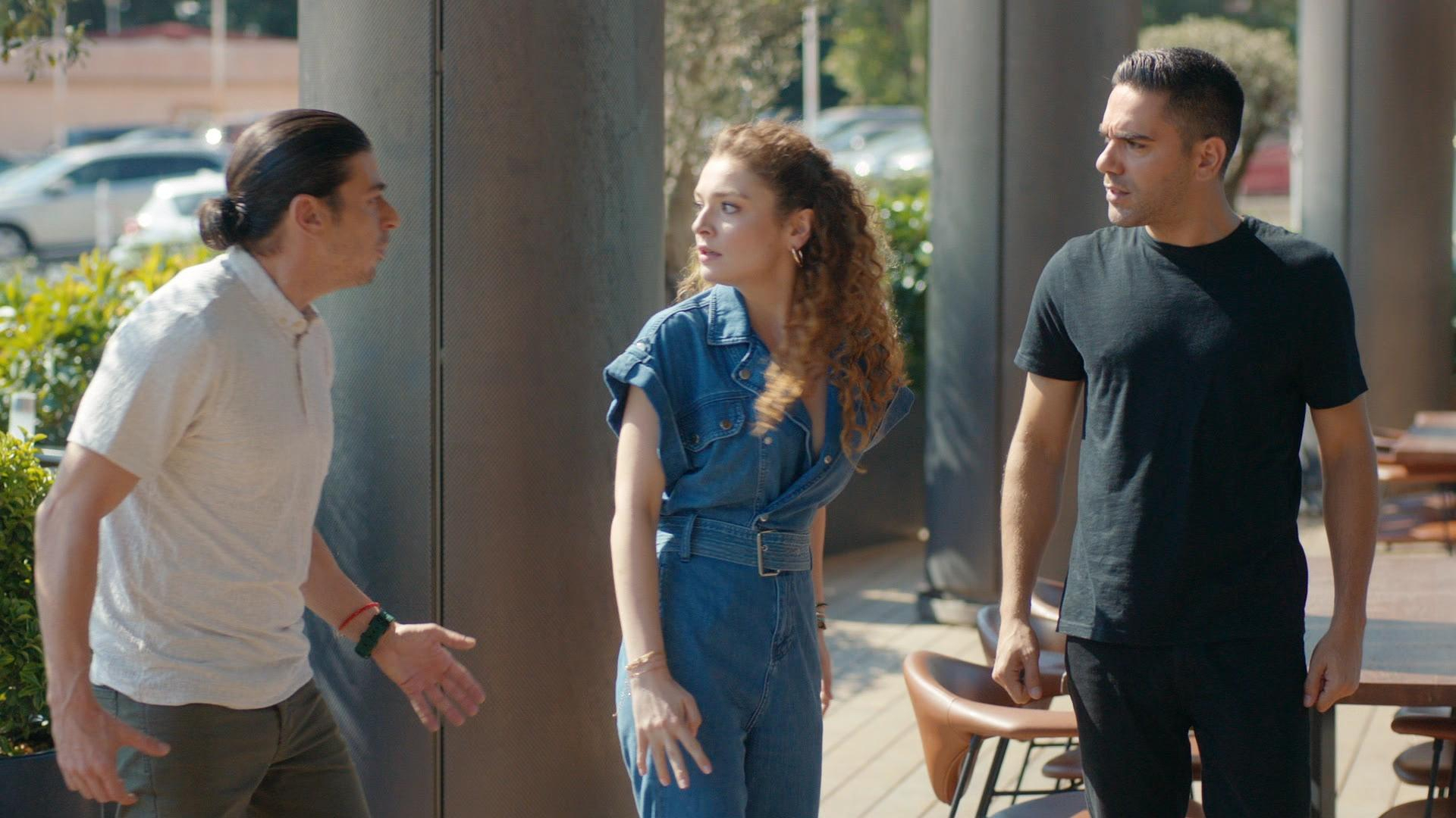 Taylan, restoranda olay çıkardı!