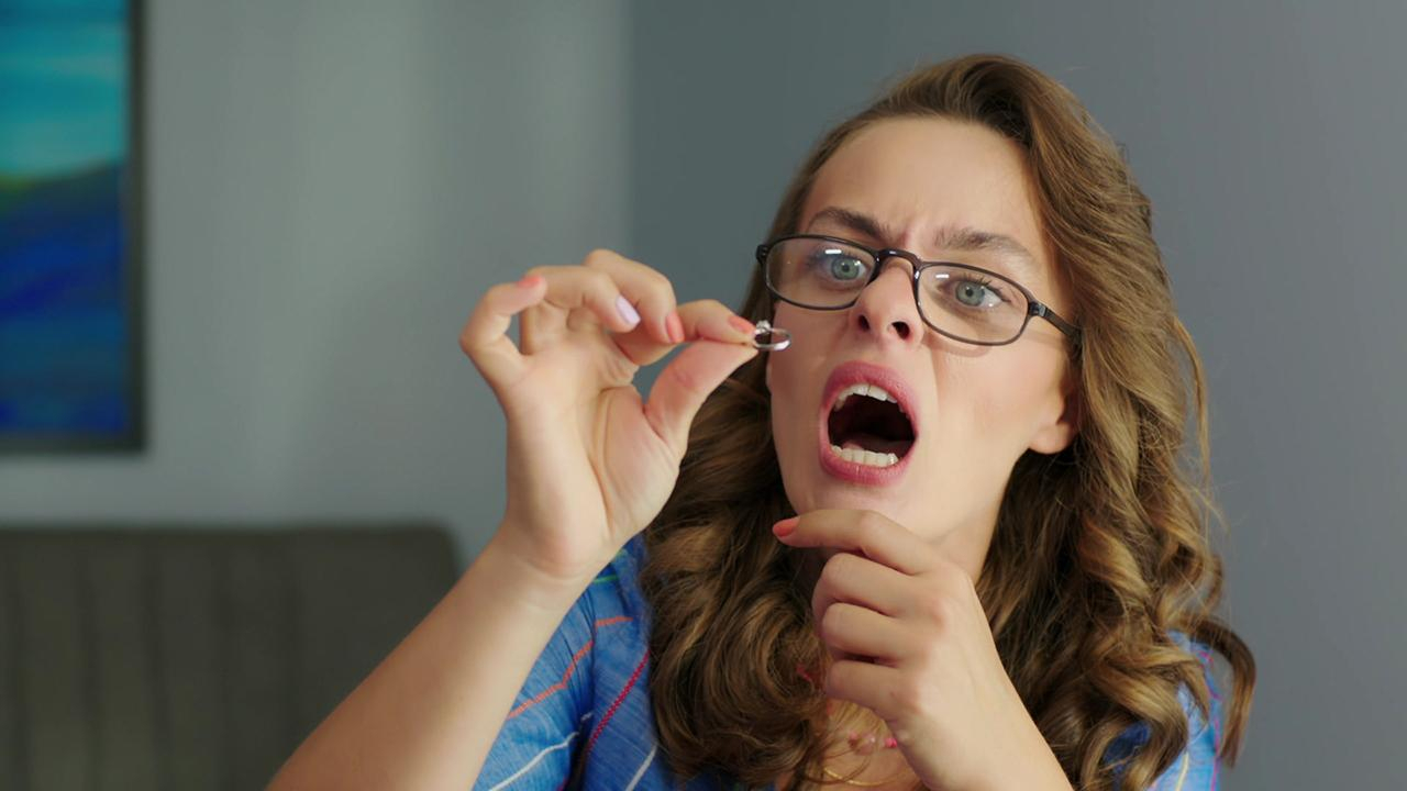 Yasemin, Ada'nın yüzüğünü buluyor!