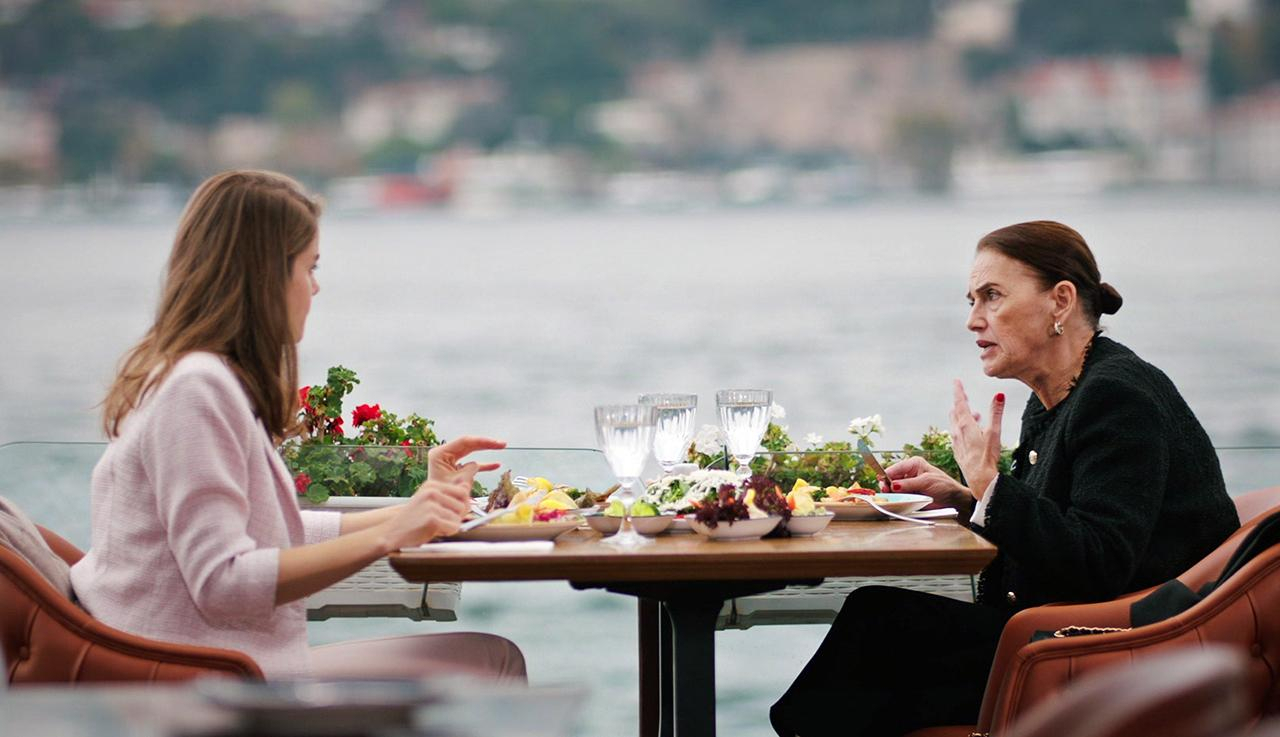17. Bölüm – Feride’den Nalan’a evlilik tüyoları!