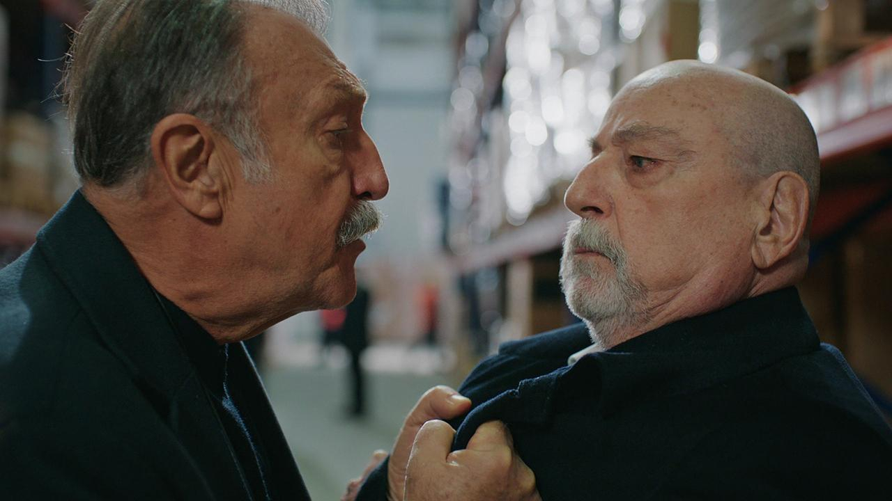 19. Bölüm – Rafet, Cavit’in yakasına yapıştı!