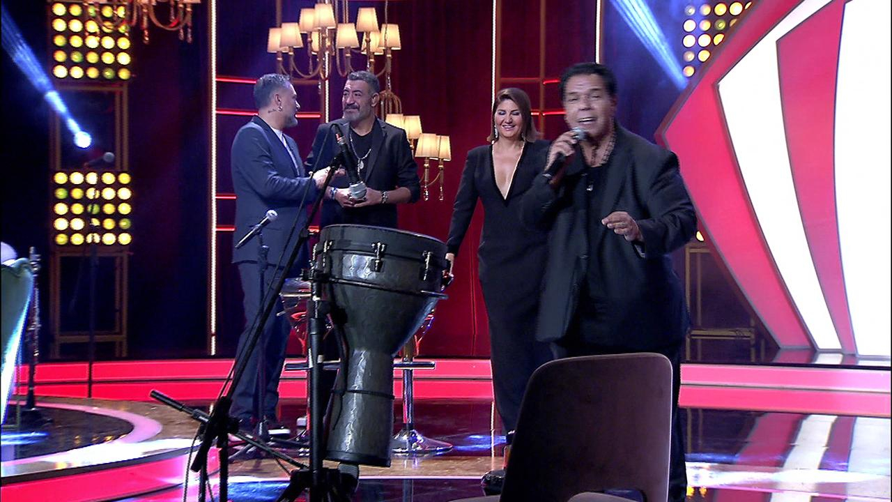 Balık Ayhan'dan "Bizim Mahalle" Performansı!