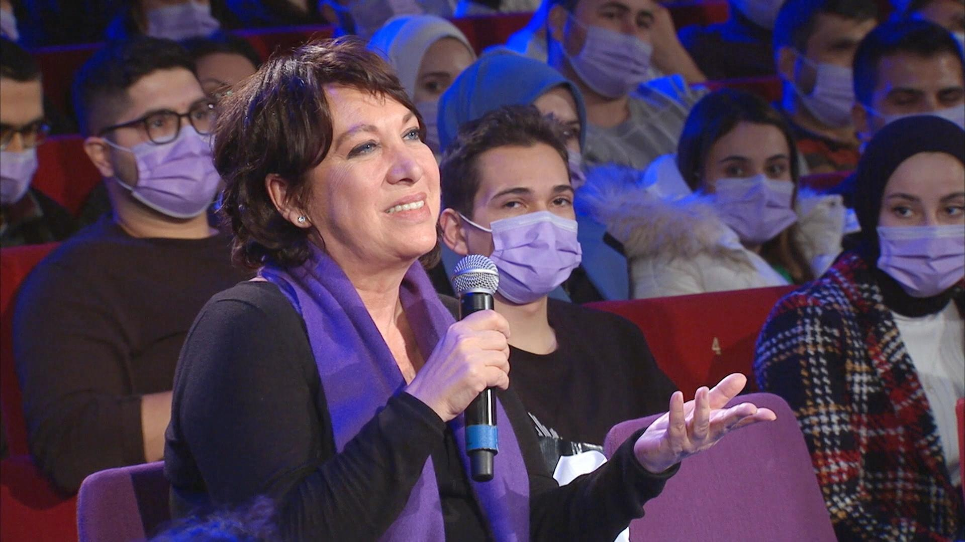 Çok Güzel Hareketler 2’ye bu hafta usta oyuncu Oya Başar konuk oluyor!
