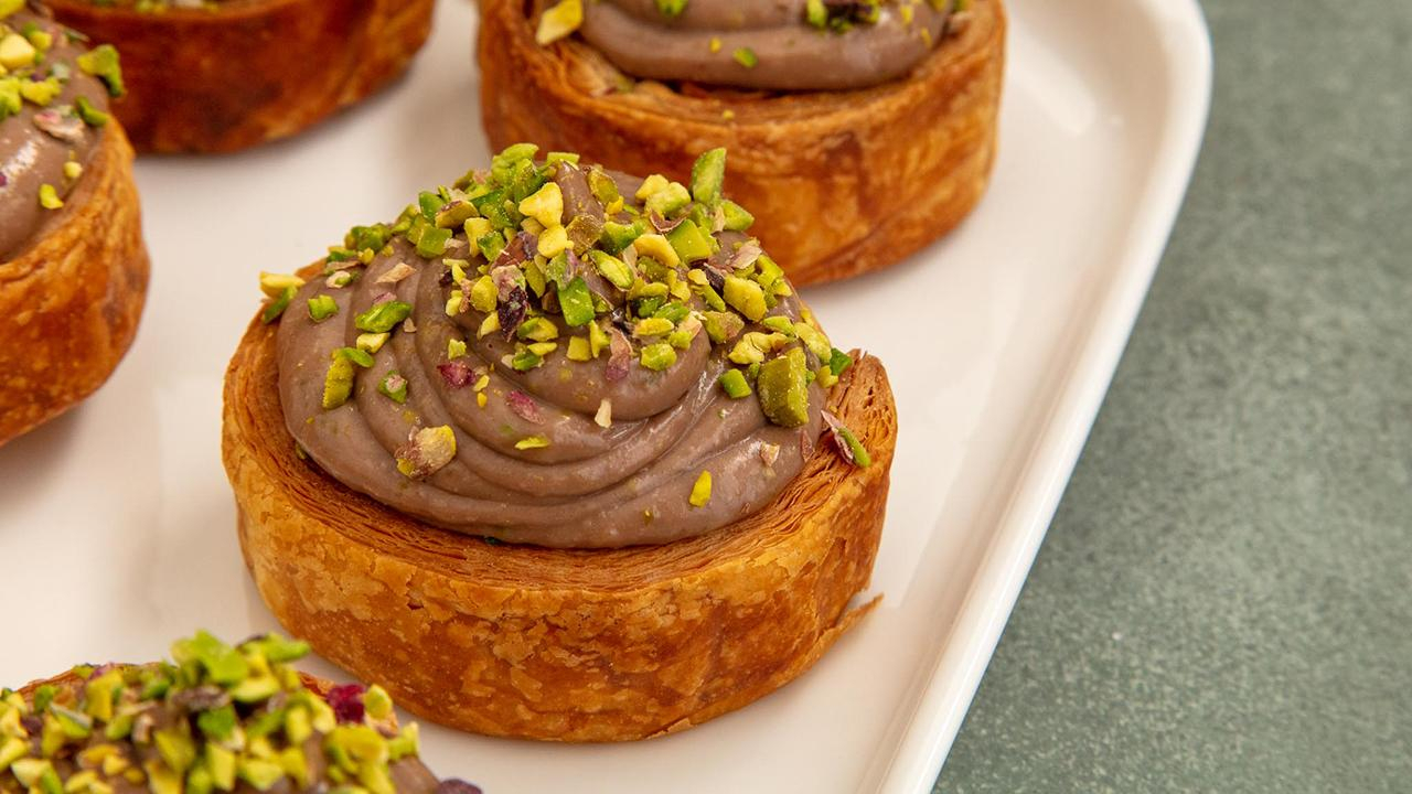 Arda’nın Mutfağı – Çikolatalı Fıstıklı Cruffin Tarifi – Çikolatalı Fıstıklı Cruffin Nasıl Yapılır?