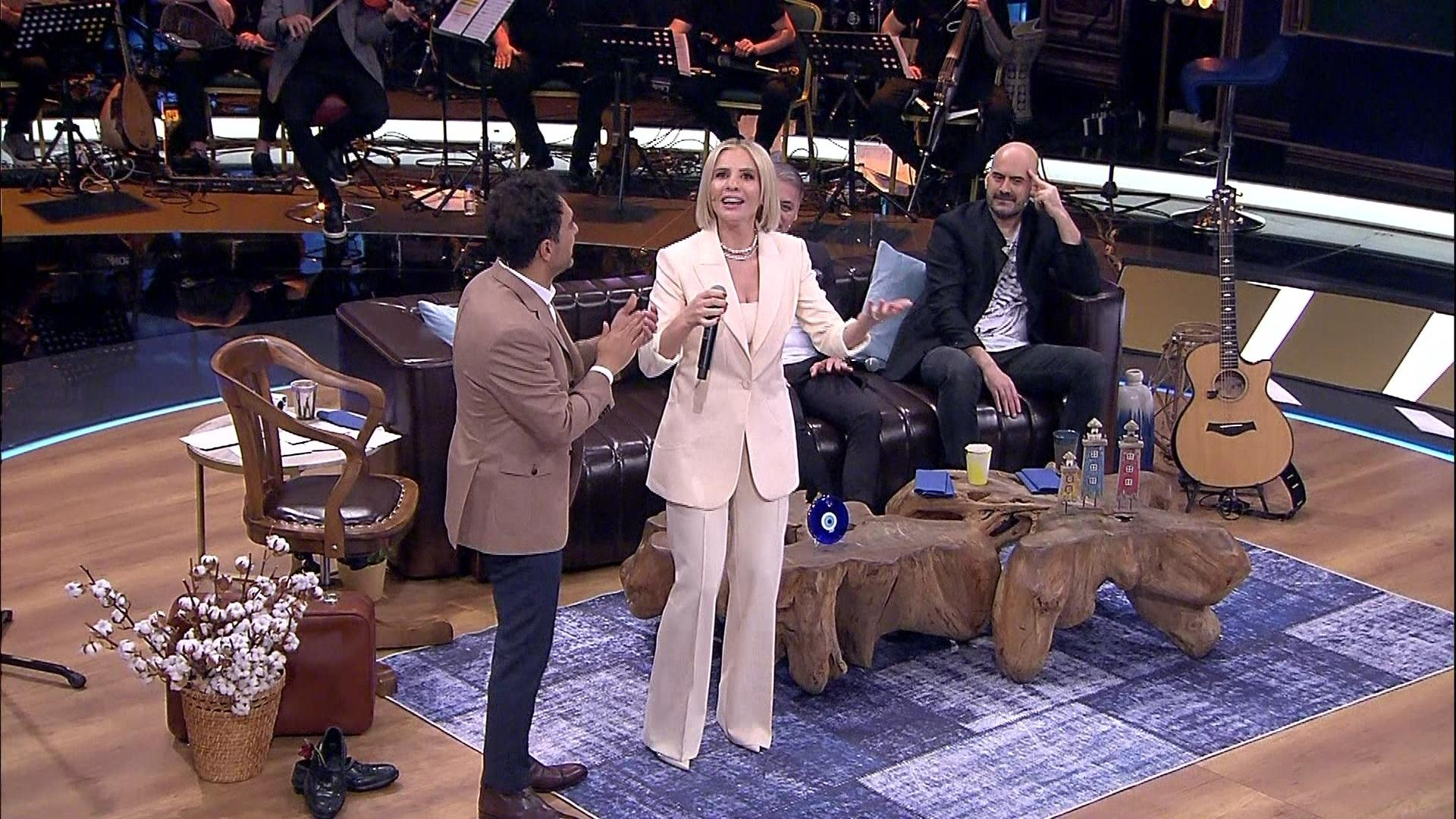 Esra Erol'un horon performansı herkesi oynattı!