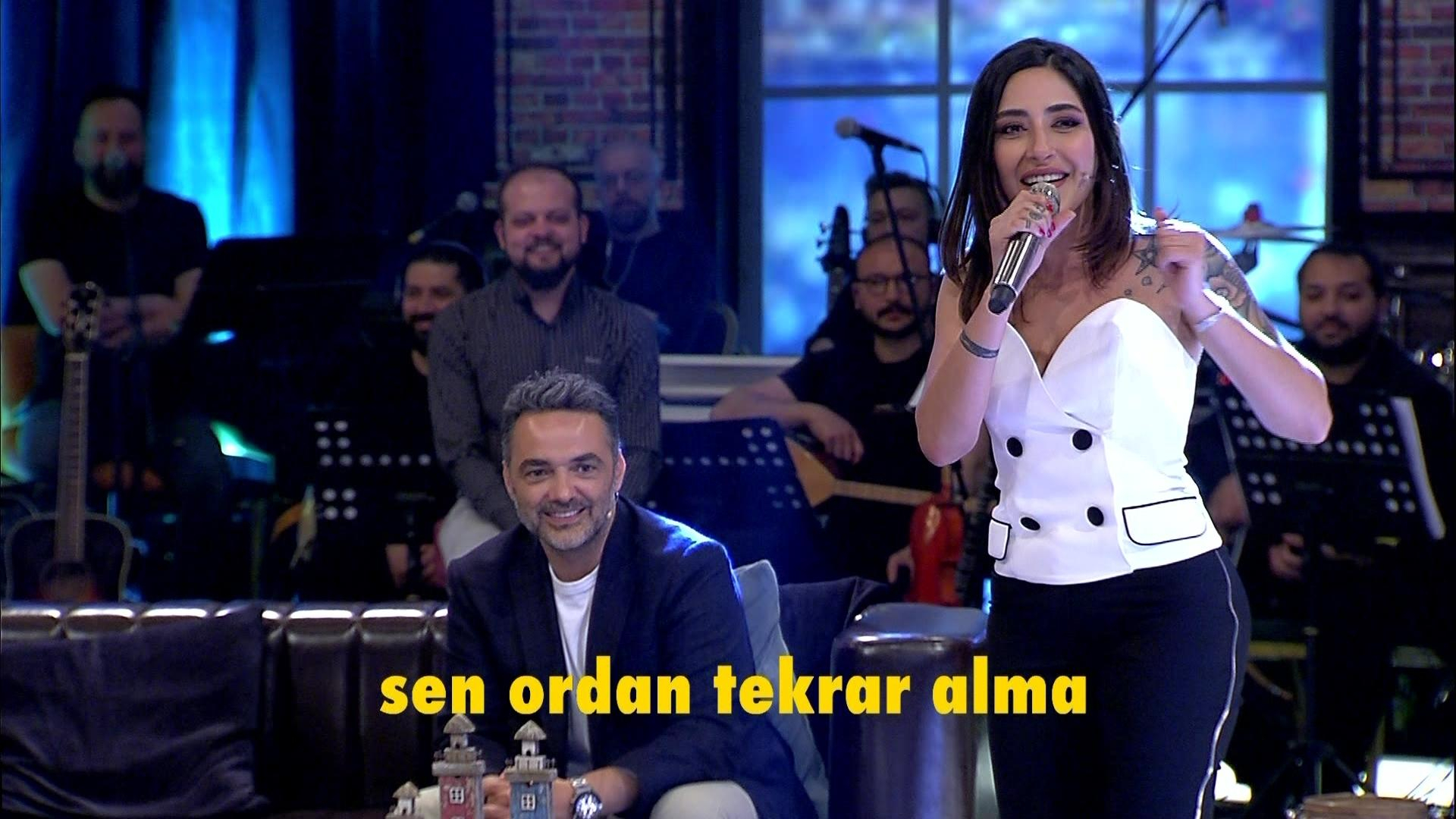 Melek Mosso’ya karaoke şoku!