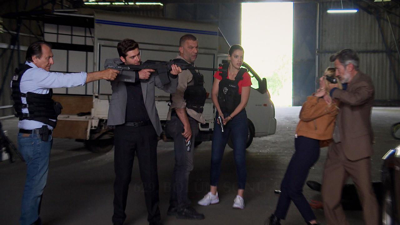 Çaylak Alper'den beklenmeyen hareket!