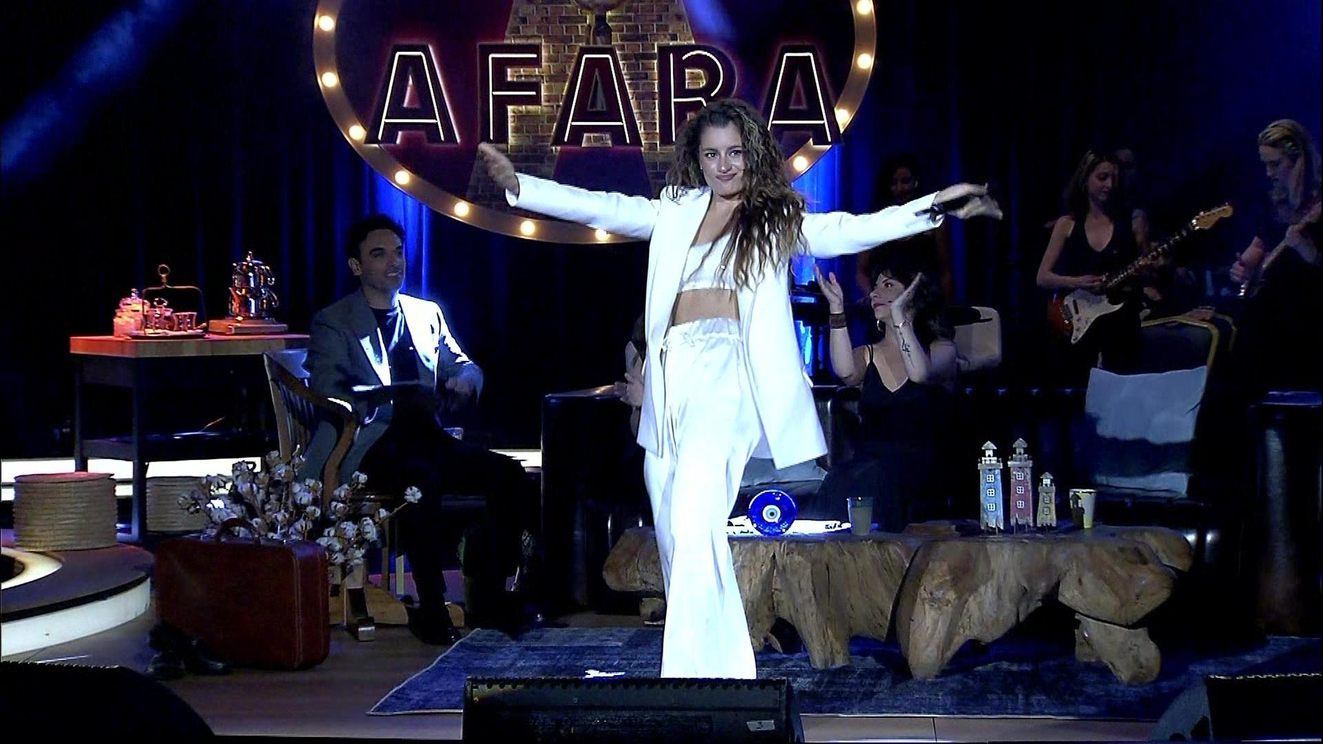 Atiye'den "Dalgana Bak" Performansı!