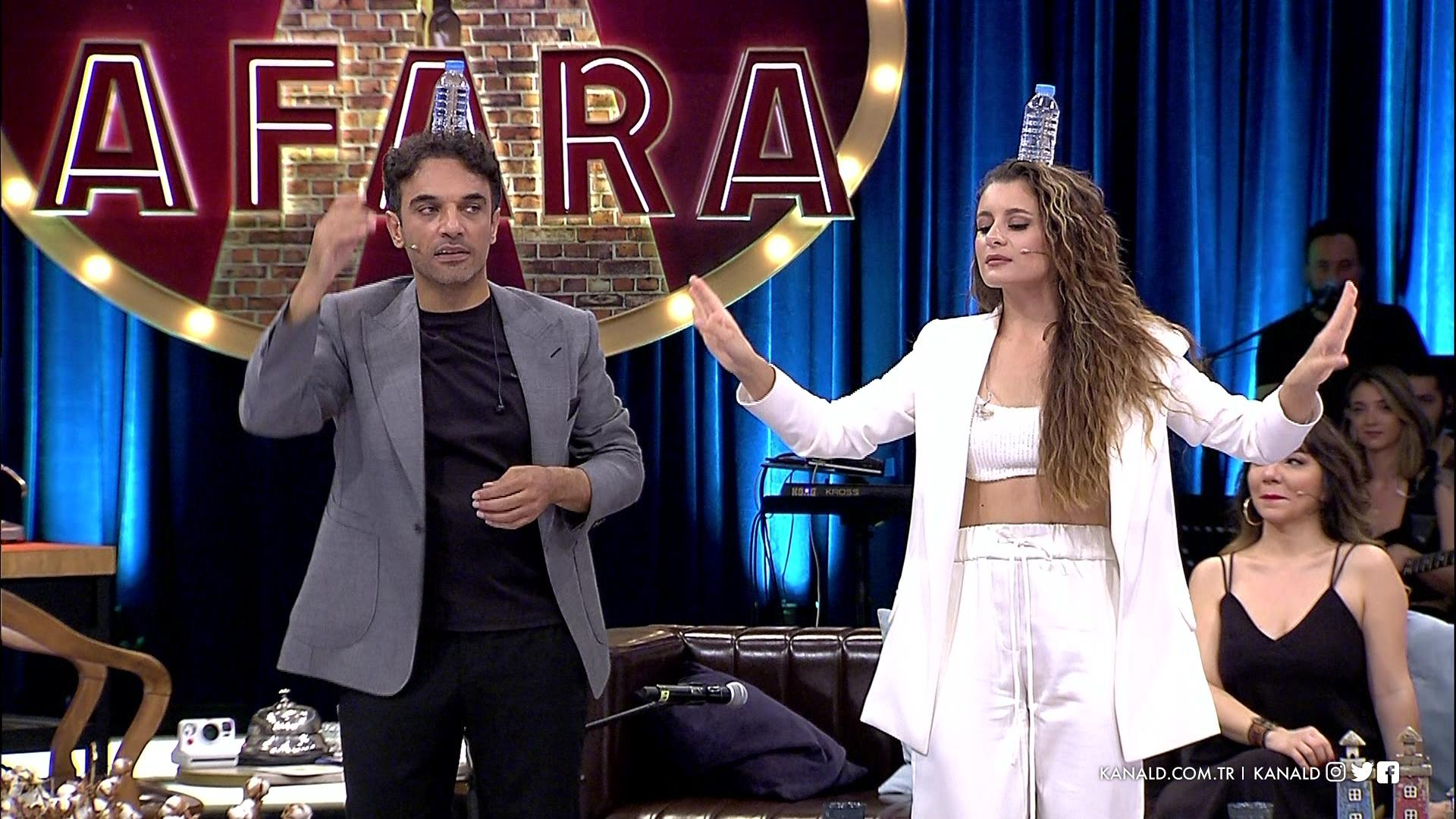 Atiye ve Uğur Aslan'dan göbek şov!