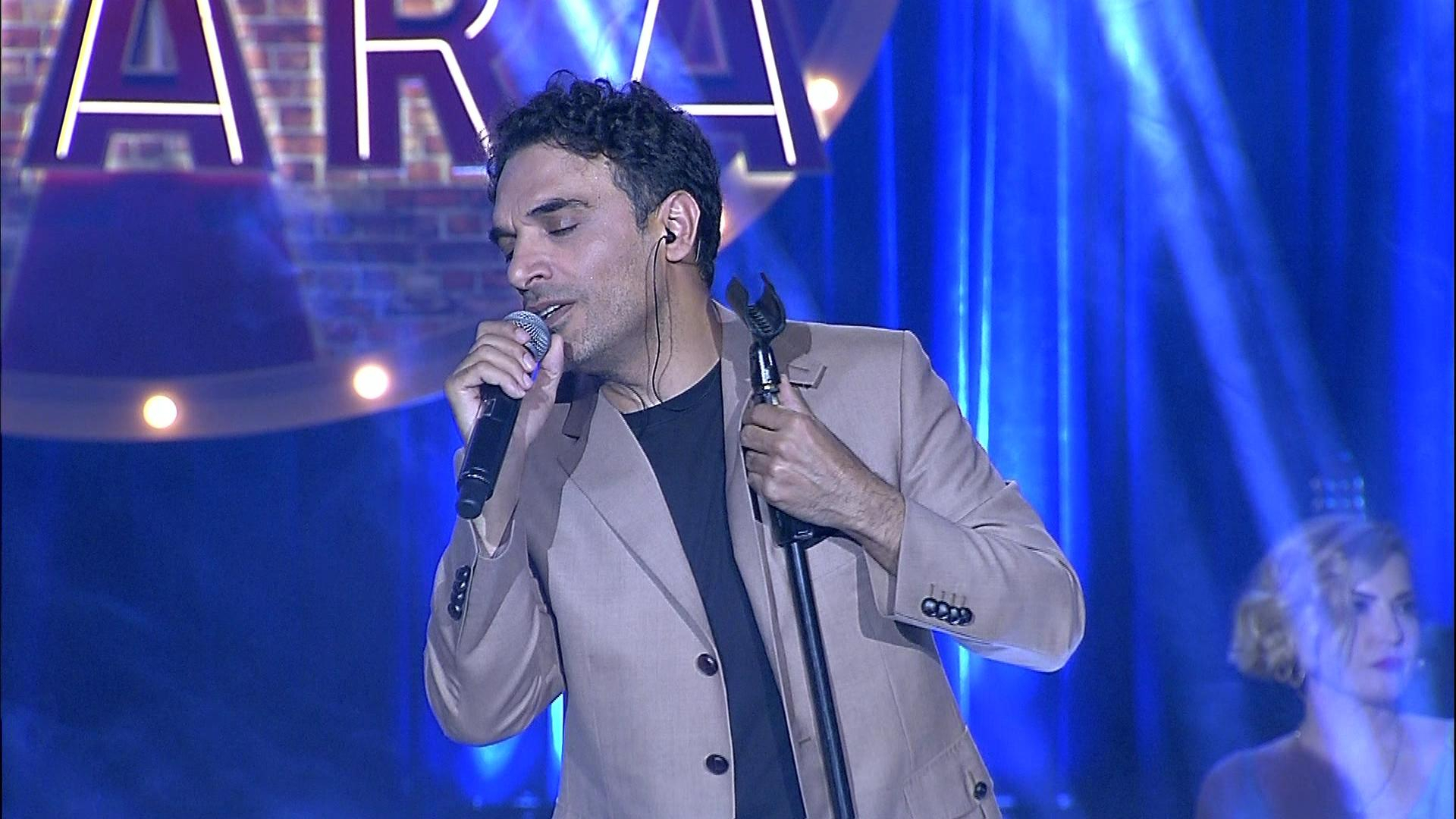 Uğur Aslan'dan "Ahu Gözlerini Sevdiğim Dilber" performansı!