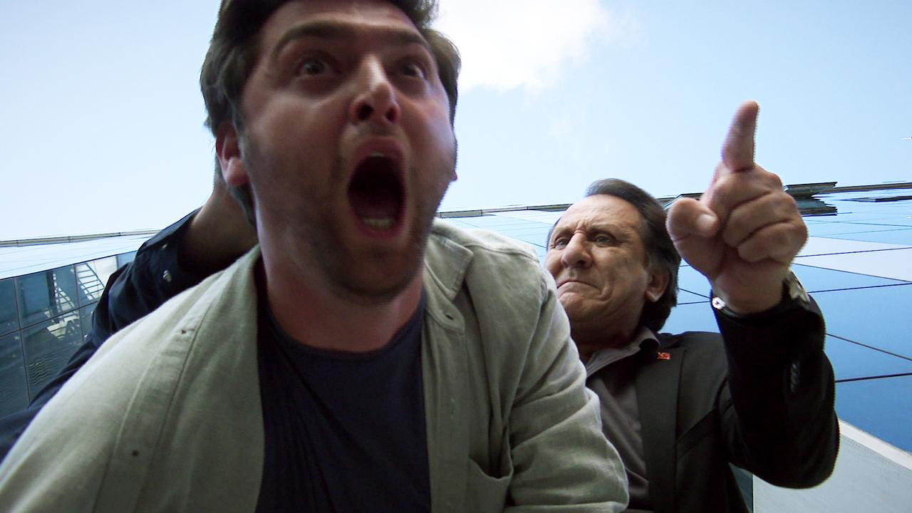 Hüsnü, Şule ile yakaladığı Alper'i binadan atıyordu!