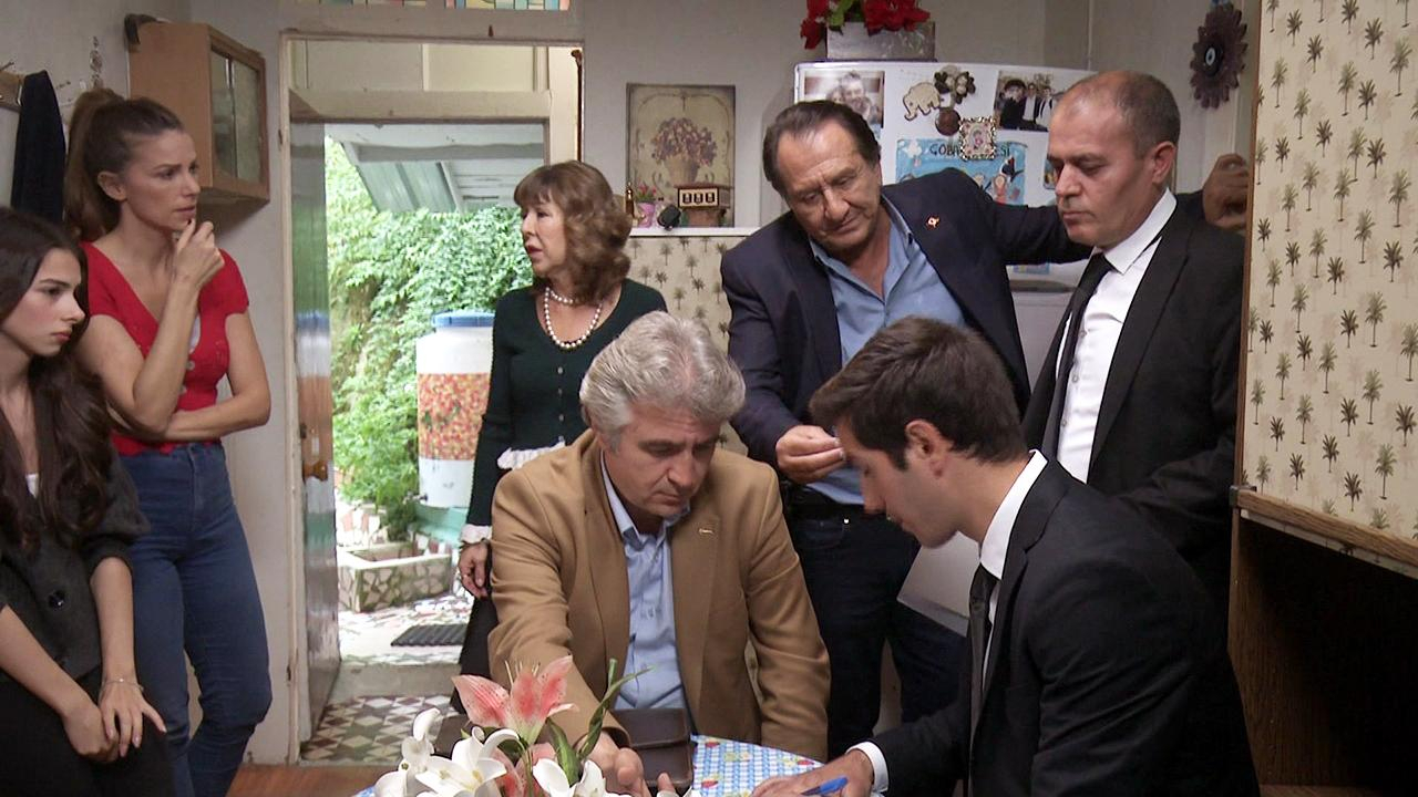 Hüsnü'ye haciz şoku!