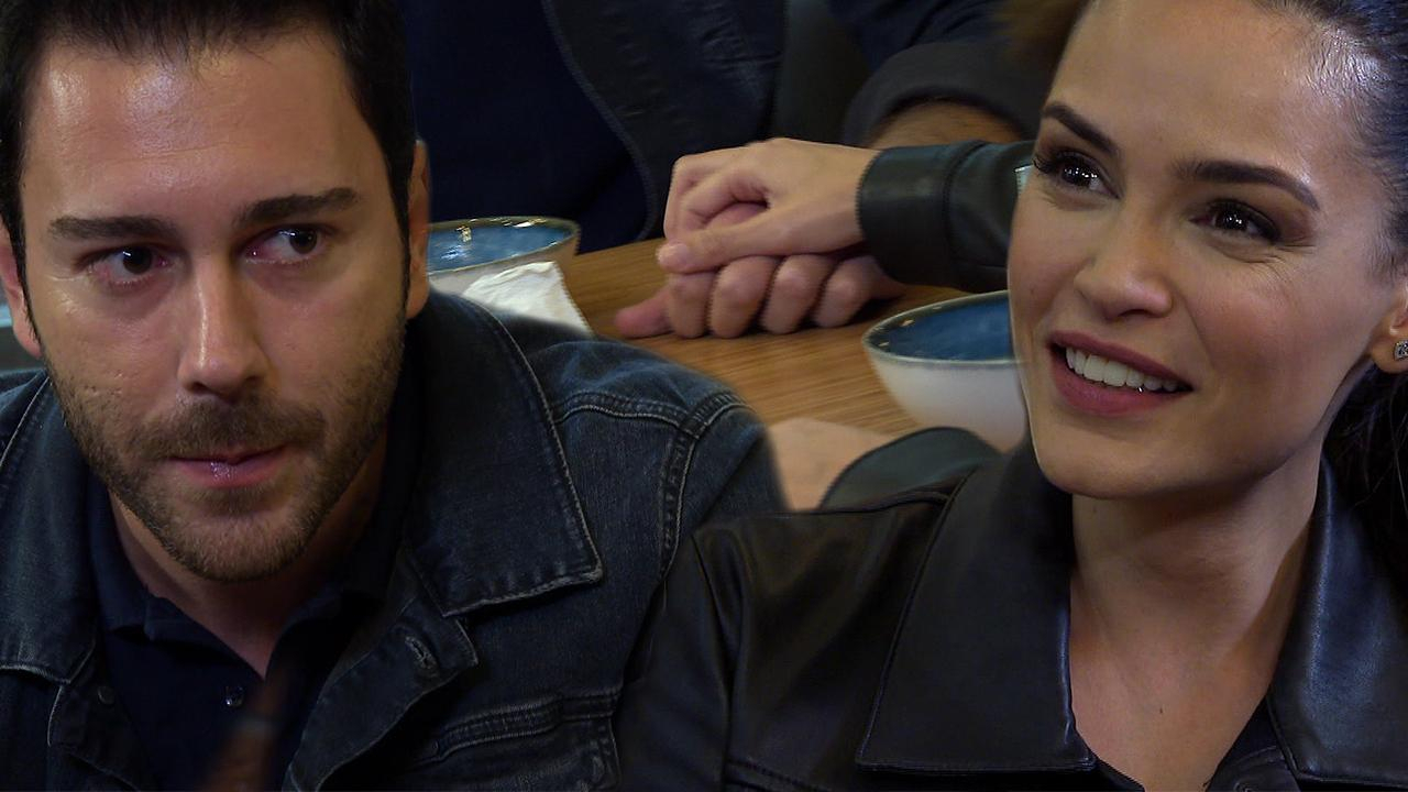 Nurcan, Emre'nin elini tuttu!