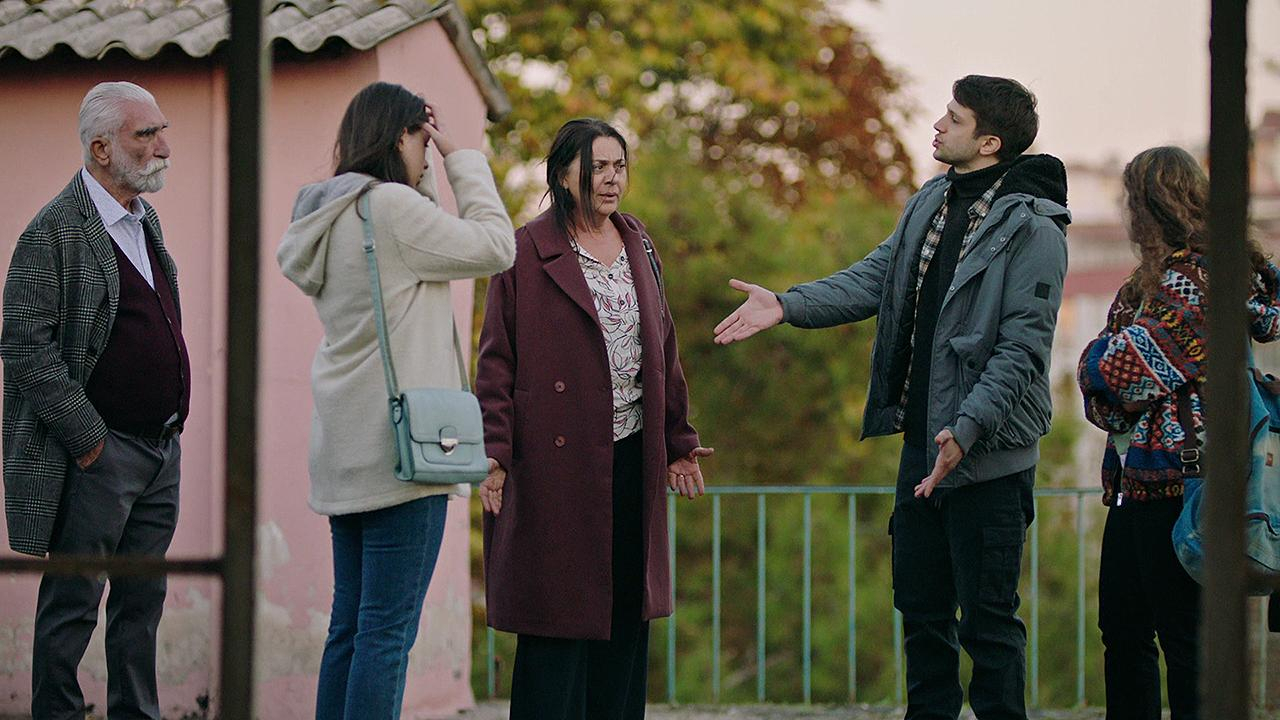 Yük olan aile sırrı!